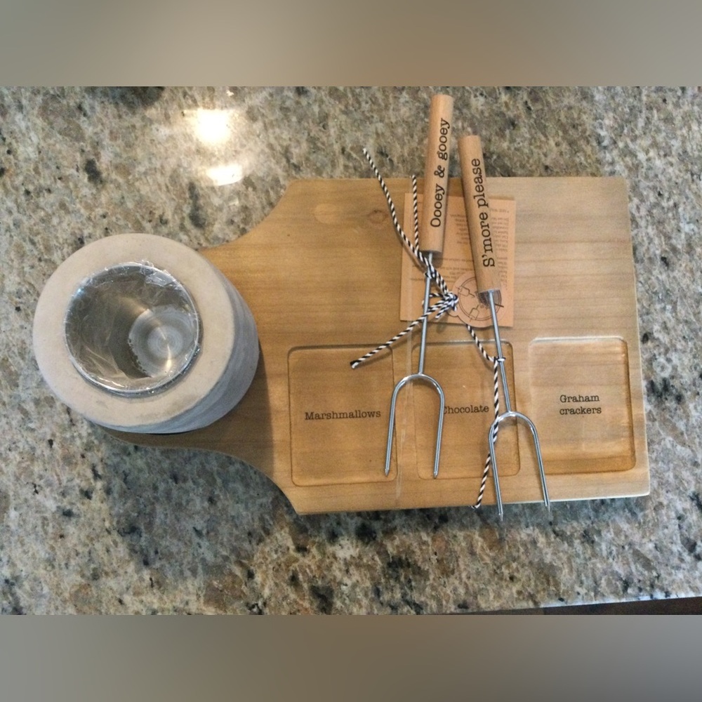 Mud Pie  S’More Roasting Board.  Summer Fun!